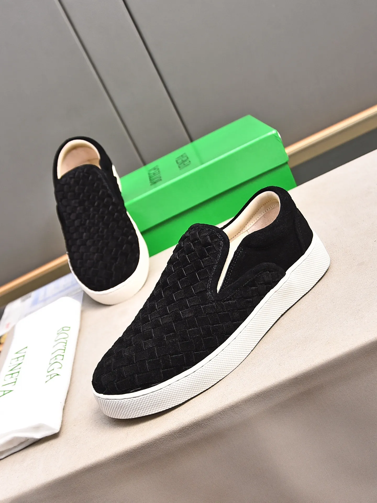 Men's shoes 💰460 [Sleeves series] BOTTEG* VENET* - high-end boutique Size: 38-44 (45 customized) BV new product, first-layer cowhide artificially woven classic style harmoniously blends with contemporary fashion temperament, rubber soles are light and flexible, water-dyed sheepskin pads! [Taobao, Tmall, and live streaming are the first choices]